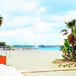 Spectacular Beachfront Semesterbostad Estepona